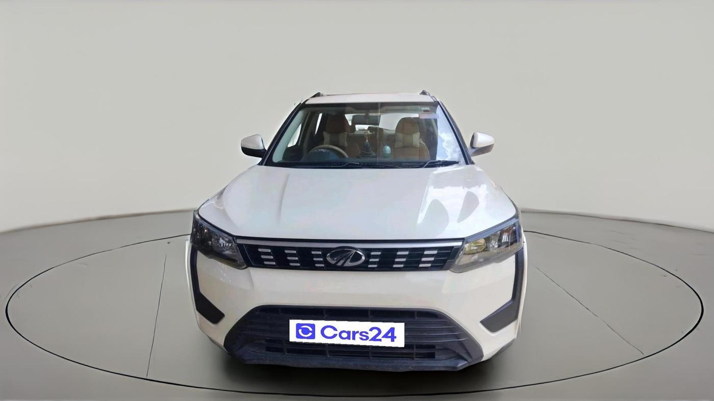 2020 Mahindra XUV300 W6 1.2 PETROL, Petrol, Manual, 15,224 km, exterior