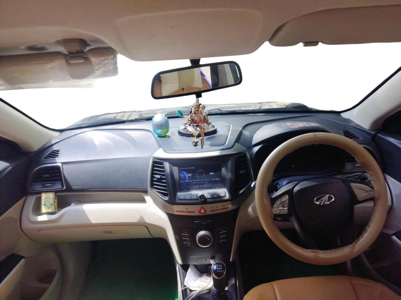 2020 Mahindra XUV300 W6 1.2 PETROL, Petrol, Manual, 15,224 km, interior