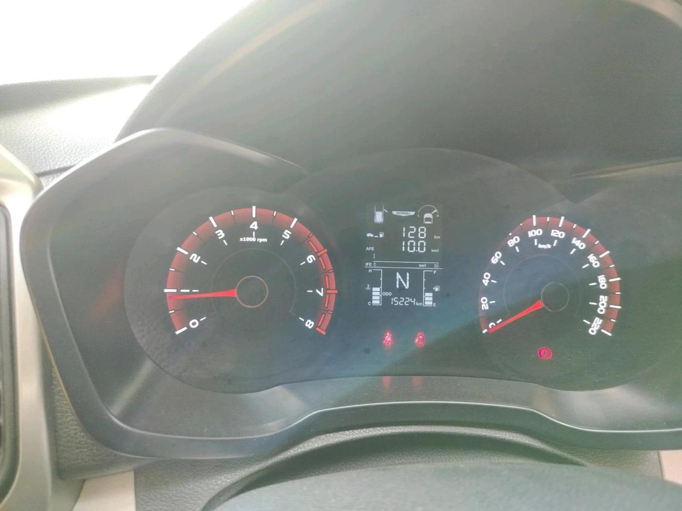 2020 Mahindra XUV300 W6 1.2 PETROL, Petrol, Manual, 15,224 km, interior