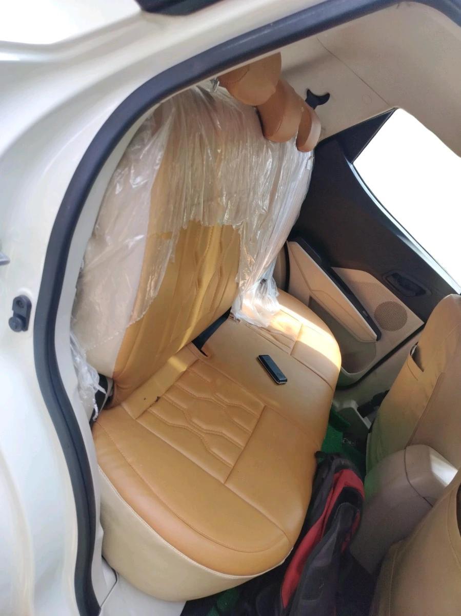 2020 Mahindra XUV300 W6 1.2 PETROL, Petrol, Manual, 15,224 km, interior