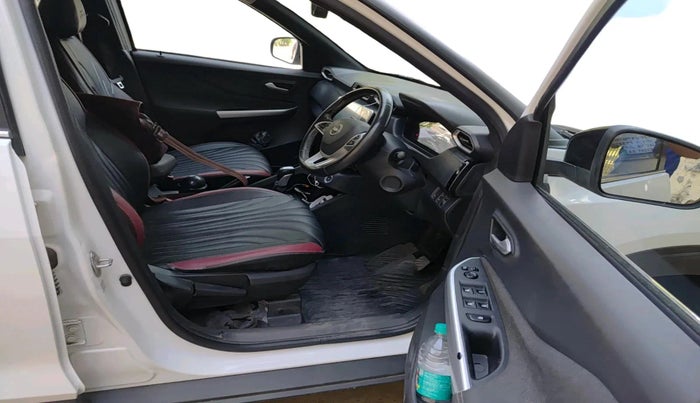 2024 Nissan MAGNITE XV PREMIUM TURBO CVT, Petrol, Automatic, 23,748 km, interior