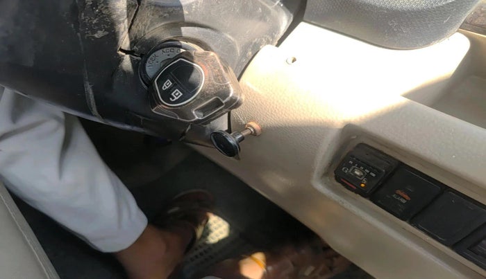 2016 Maruti Swift Dzire LXI, CNG, Manual, 96,818 km, interior