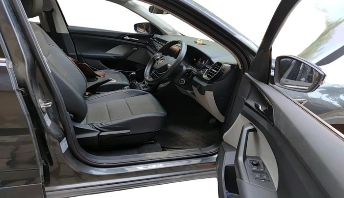 2023 Skoda KUSHAQ STYLE 1.0L TSI MT, Petrol, Manual, 15,039 km, interior