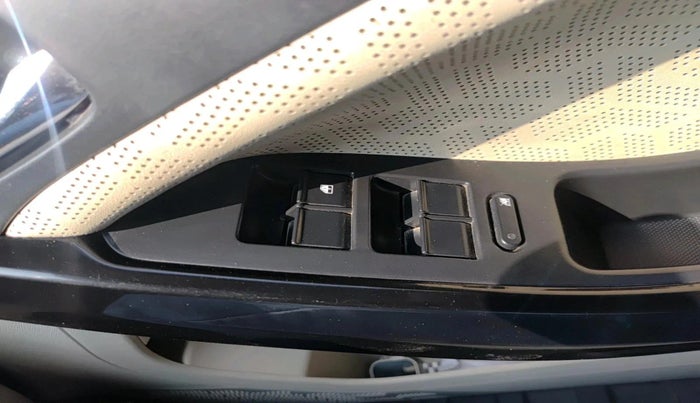 2022 Tata NEXON EV XZ PLUS LUX, Electric, Automatic, 33,557 km, interior