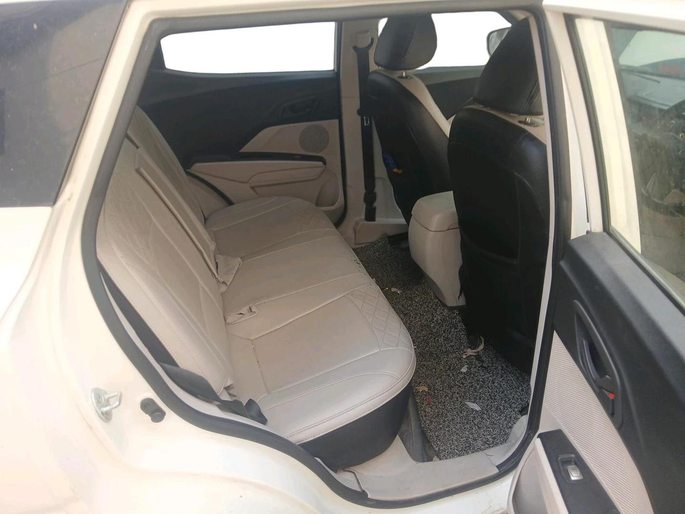2020 Mahindra XUV300 W4 1.5 DIESEL, Diesel, Manual, 21,898 km, interior