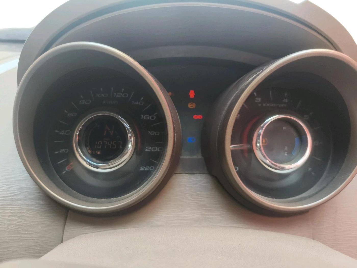 2014 Mahindra XUV500 W8, Diesel, Manual, 1,07,457 km, interior