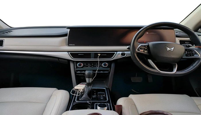 2021 Mahindra XUV700 AX 7 LUXURY P AT 7 STR, Petrol, Automatic, 25,000 km, interior