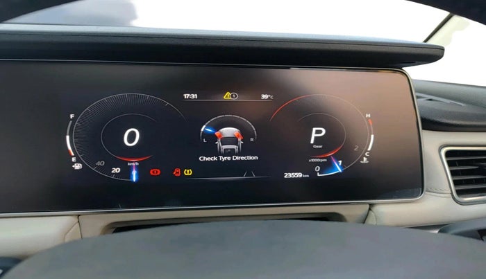 2021 Mahindra XUV700 AX 7 LUXURY P AT 7 STR, Petrol, Automatic, 25,000 km, interior