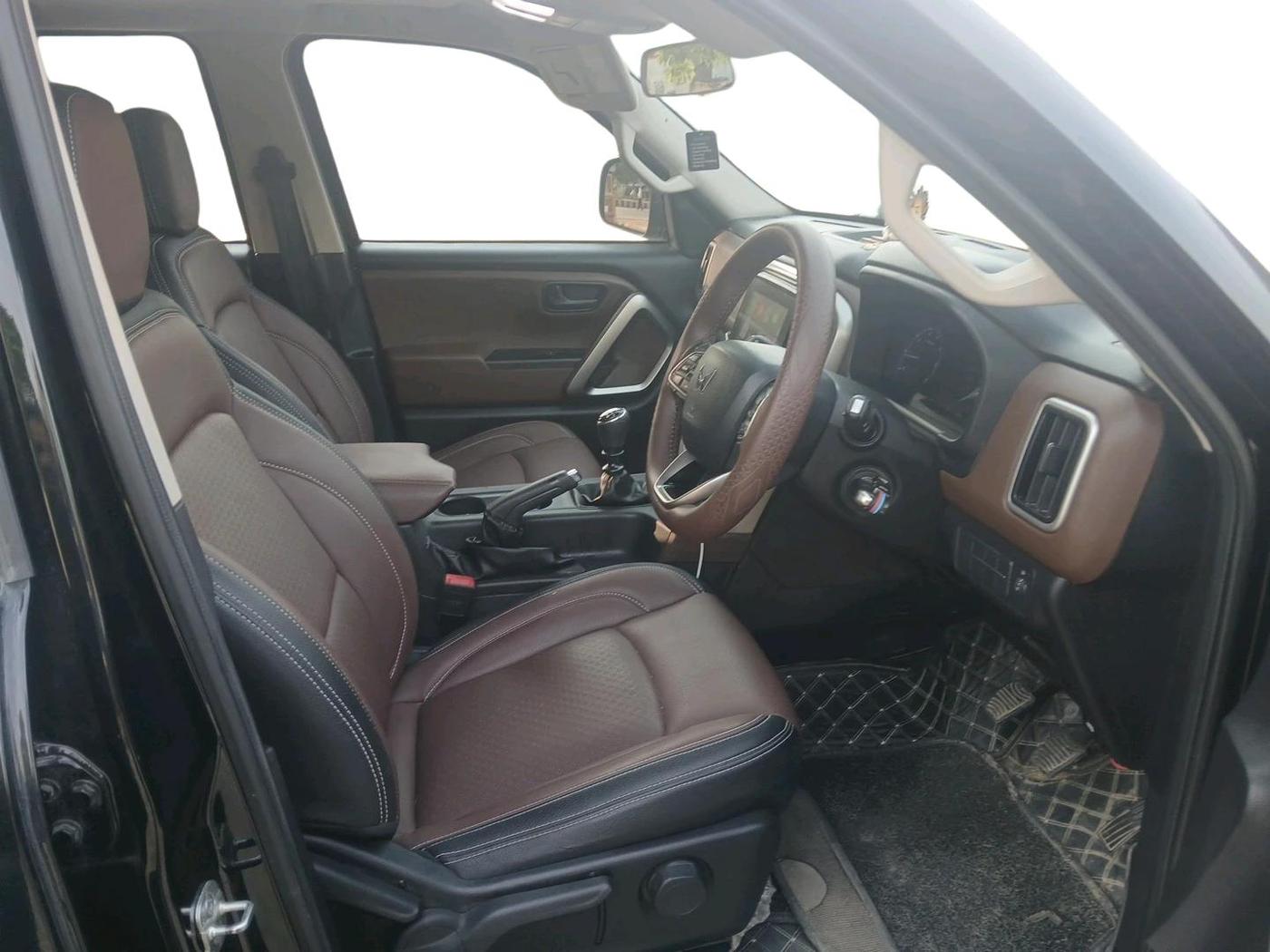 2023 Mahindra SCORPIO-N Z6 DIESEL MT 2WD 7 STR, Diesel, Manual, 31,773 km, interior