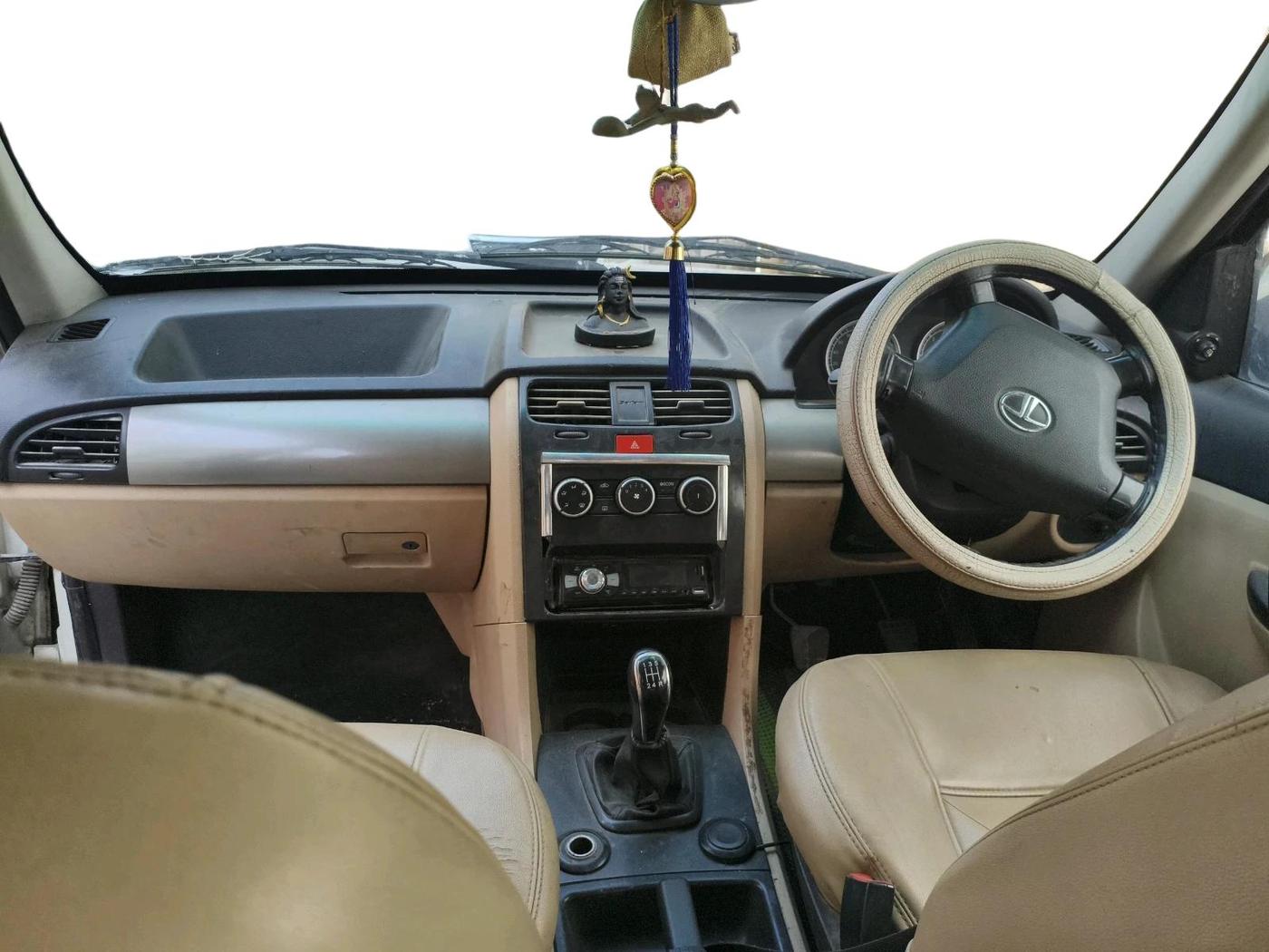 2013 Tata Safari Storme 2.2 LX 4X2, Diesel, Manual, 1,00,000 km, interior