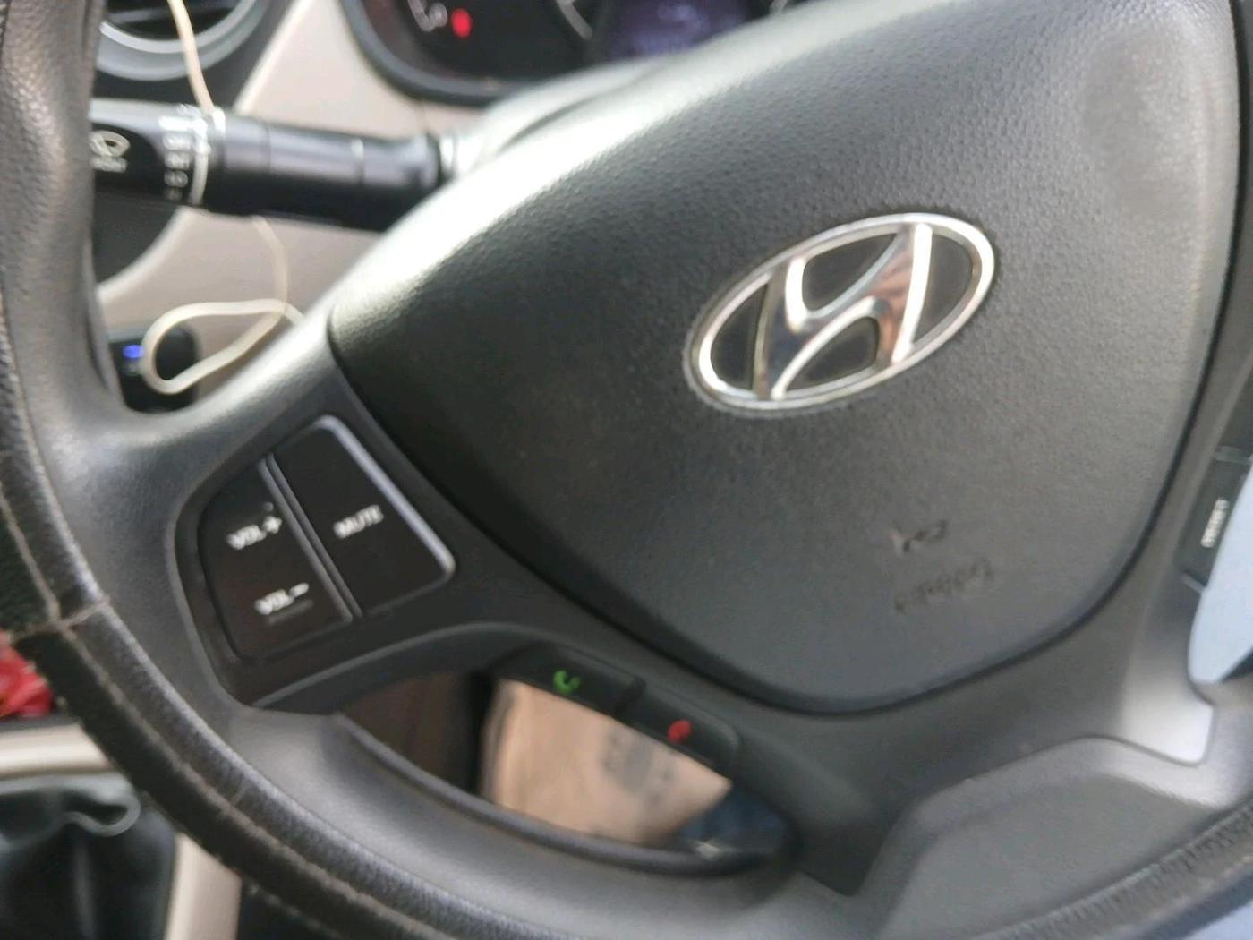 2017 Hyundai Grand i10 SPORTZ U2 1.2 CRDI, Diesel, Manual, 75,926 km, interior