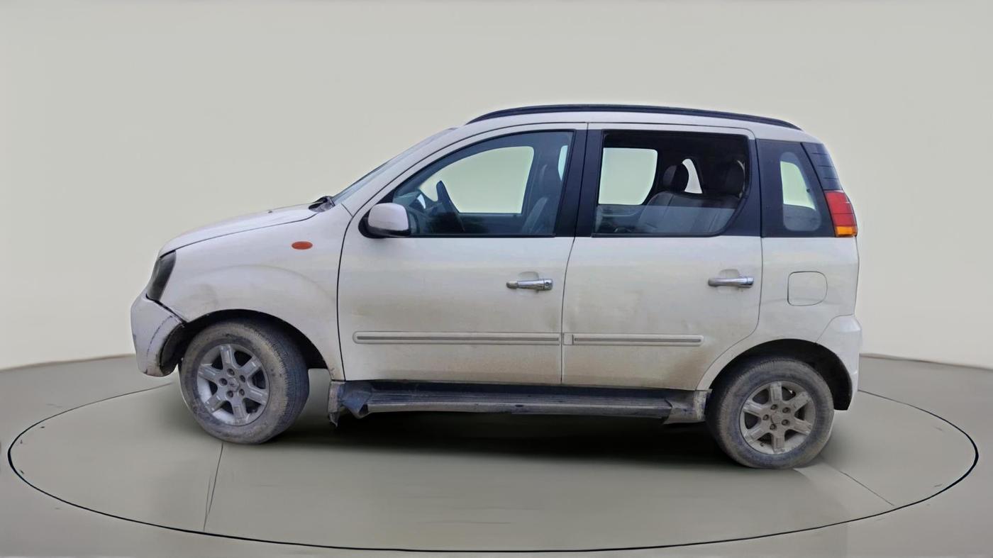 2013 Mahindra Quanto C8, Diesel, Manual, 99,343 km, exterior