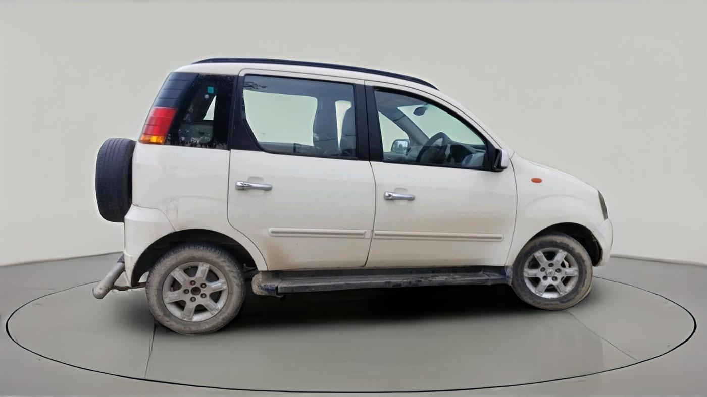 2013 Mahindra Quanto C8, Diesel, Manual, 99,343 km, exterior