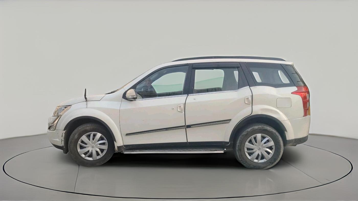 2018 Mahindra XUV500 W6 AT 1.99, Diesel, Automatic, 1,10,899 km, exterior