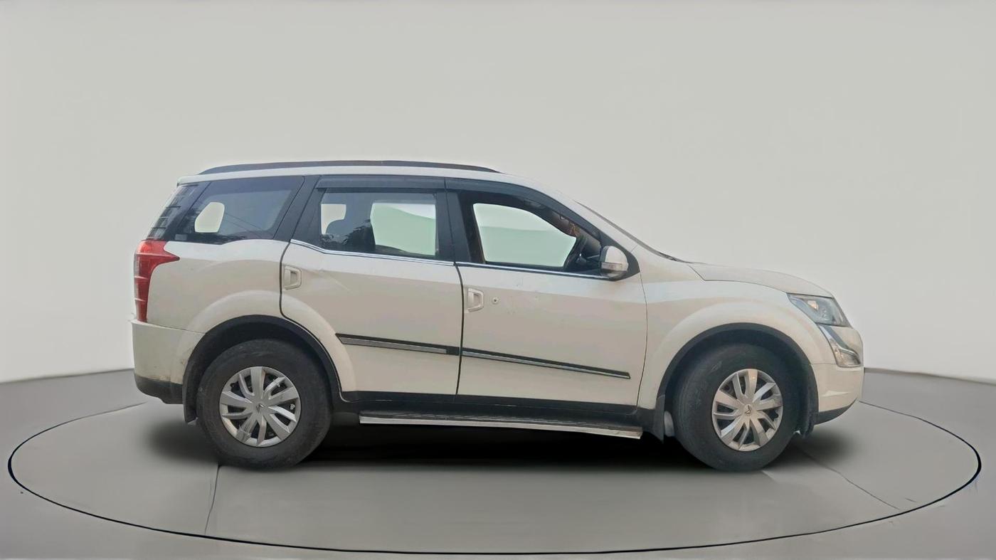 2018 Mahindra XUV500 W6 AT 1.99, Diesel, Automatic, 1,10,899 km, exterior