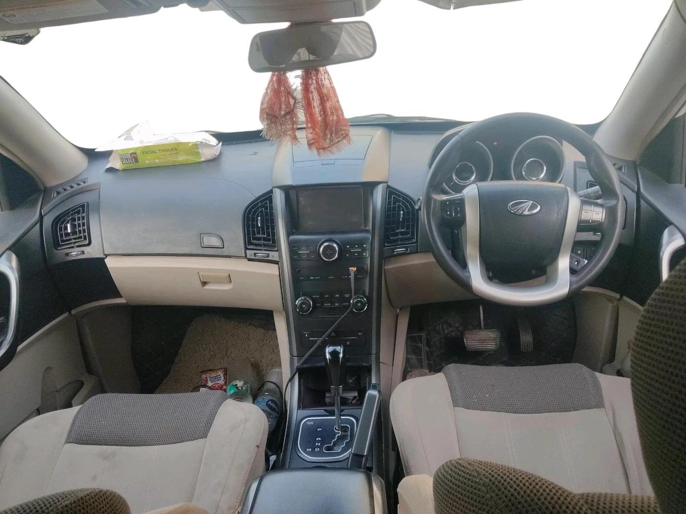 2018 Mahindra XUV500 W6 AT 1.99, Diesel, Automatic, 1,10,899 km, interior