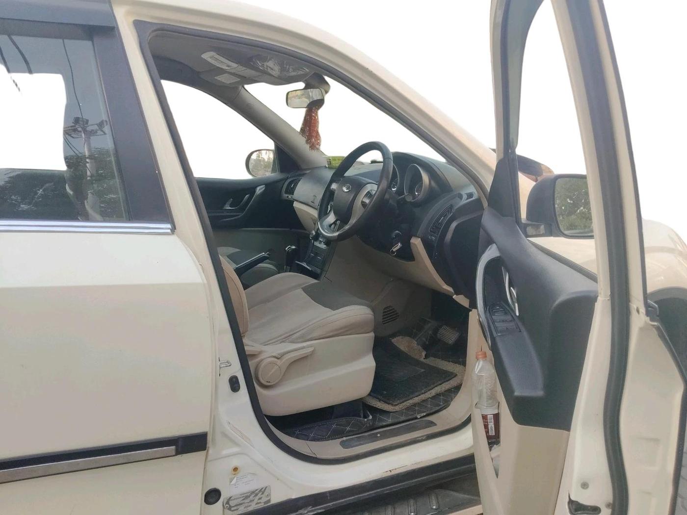 2018 Mahindra XUV500 W6 AT 1.99, Diesel, Automatic, 1,10,899 km, interior