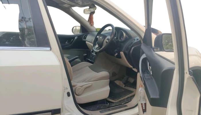 2018 Mahindra XUV500 W6 AT 1.99, Diesel, Automatic, 1,10,899 km, interior