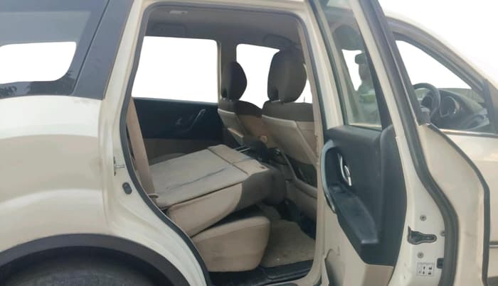 2018 Mahindra XUV500 W6 AT 1.99, Diesel, Automatic, 1,10,899 km, interior