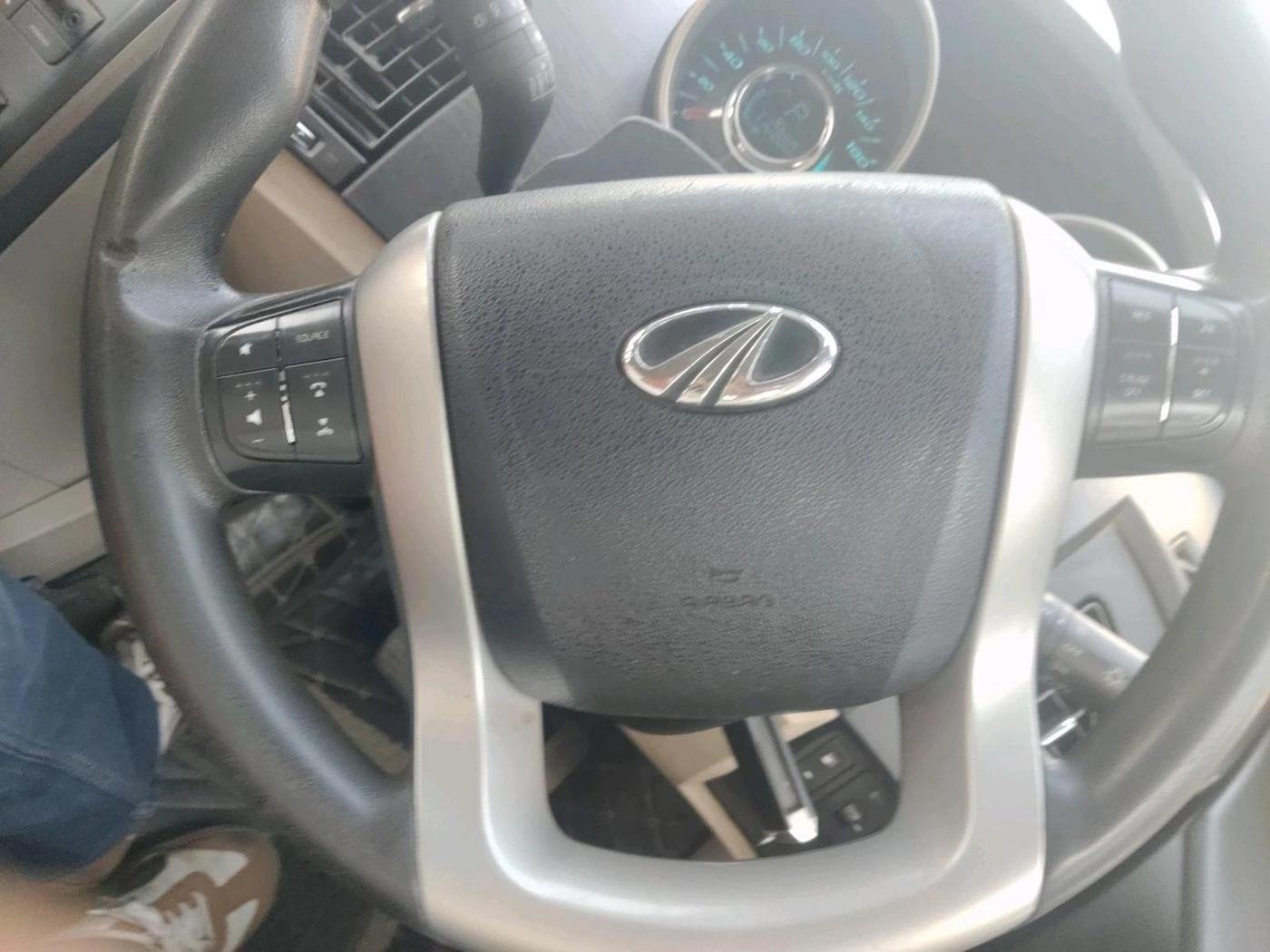 2018 Mahindra XUV500 W6 AT 1.99, Diesel, Automatic, 1,10,899 km, interior