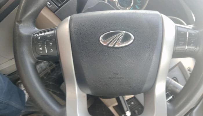 2018 Mahindra XUV500 W6 AT 1.99, Diesel, Automatic, 1,10,899 km, interior