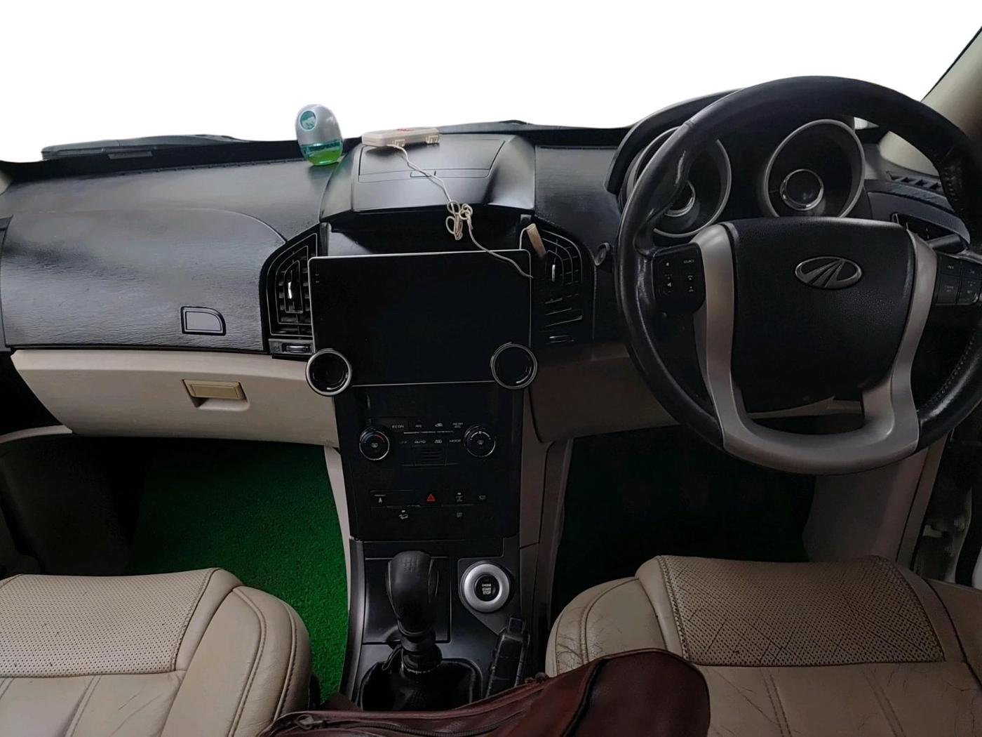 2016 Mahindra XUV500 W8, Diesel, Manual, 92,029 km, interior