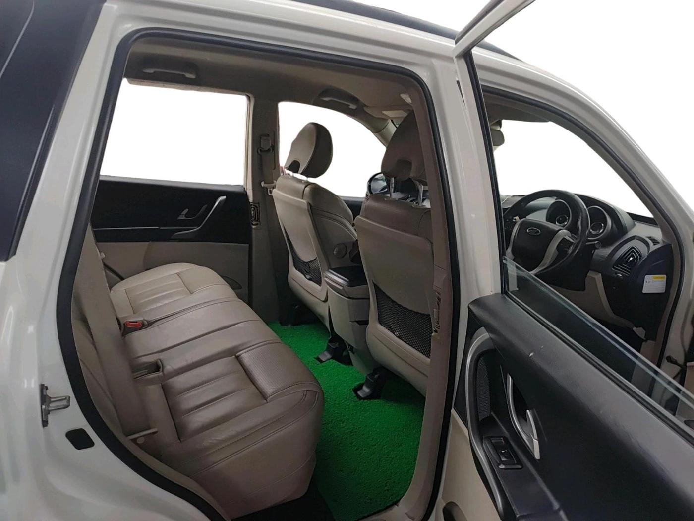 2016 Mahindra XUV500 W8, Diesel, Manual, 92,029 km, interior