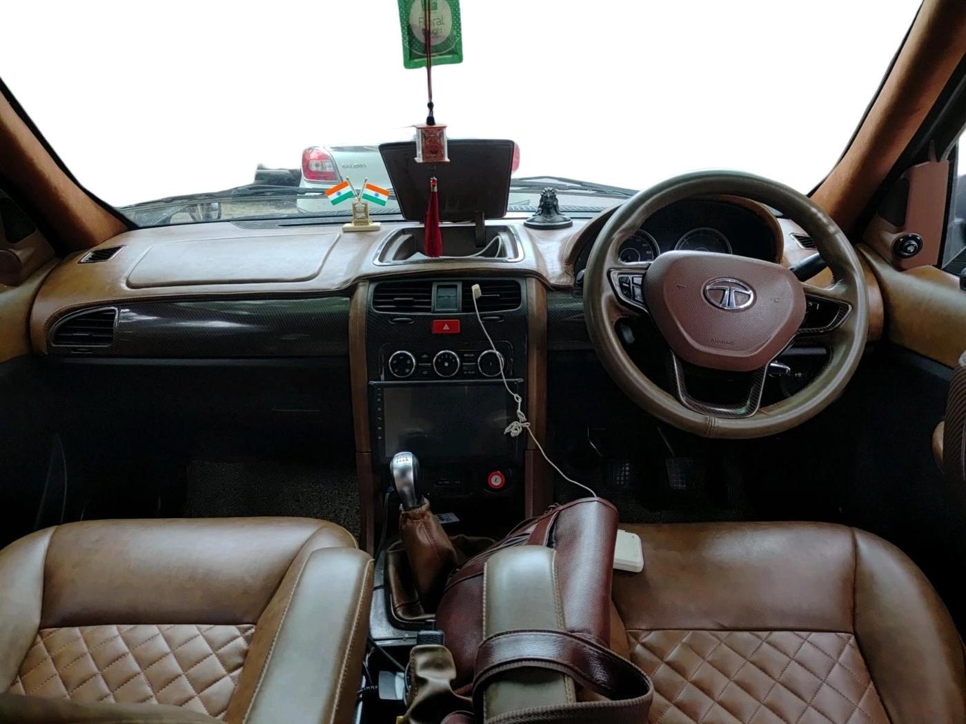 2018 Tata Safari Storme 2.2 VX 4X2, Diesel, Manual, 1,02,553 km, interior