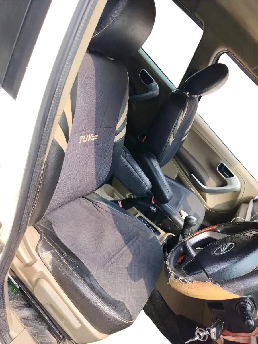 2019 Mahindra TUV300 T8, Diesel, Manual, 42,148 km, interior