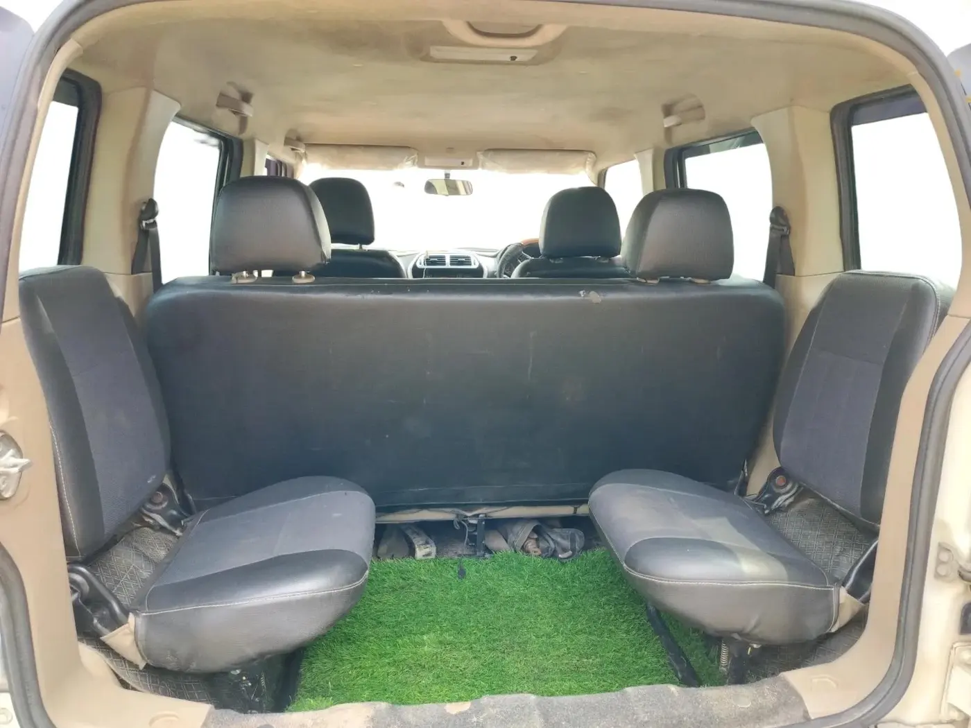 2019 Mahindra TUV300 T8, Diesel, Manual, 42,148 km, interior