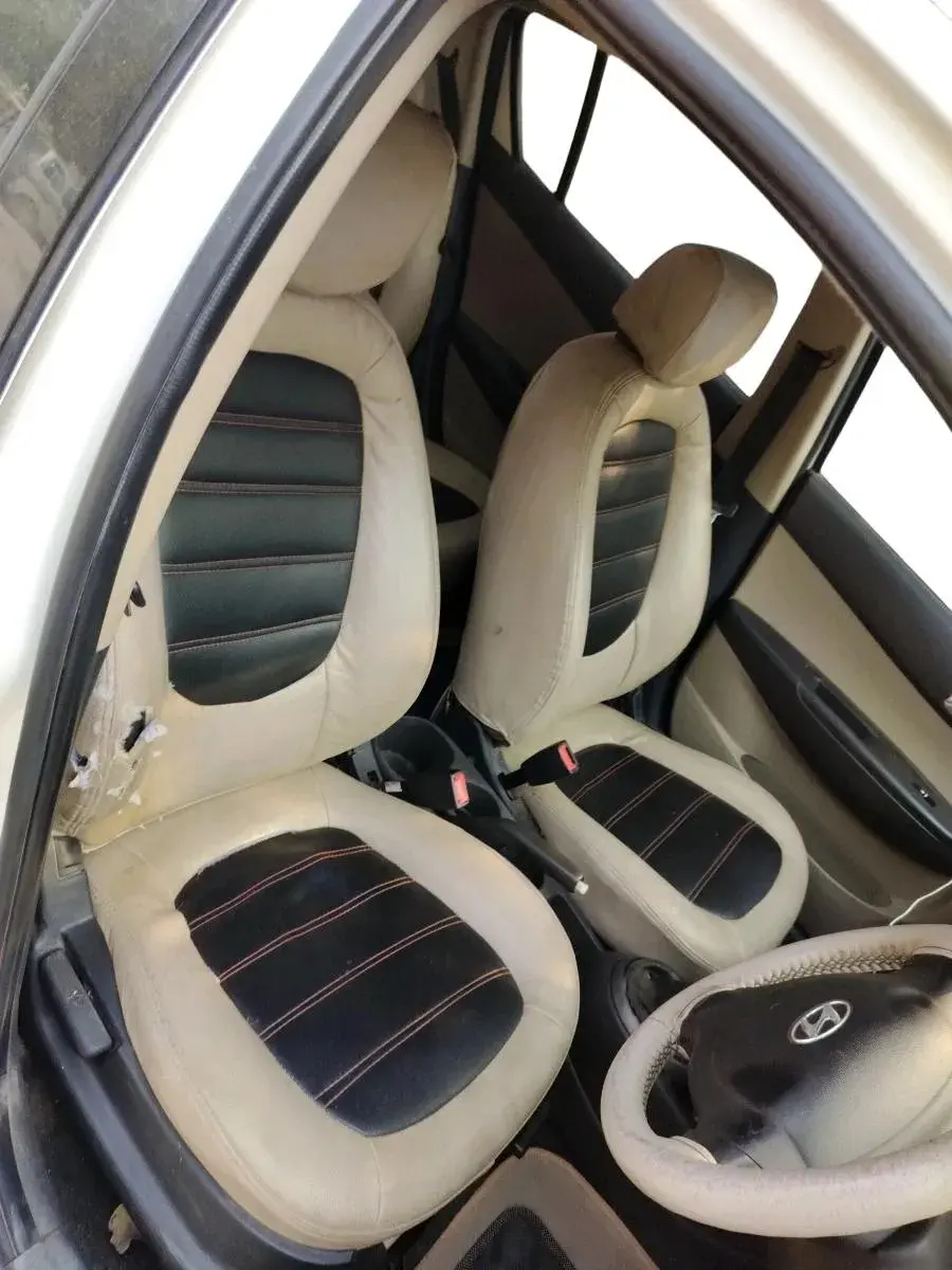 2013 Hyundai i20 MAGNA (O) 1.4 CRDI, Diesel, Manual, 1,21,609 km, interior