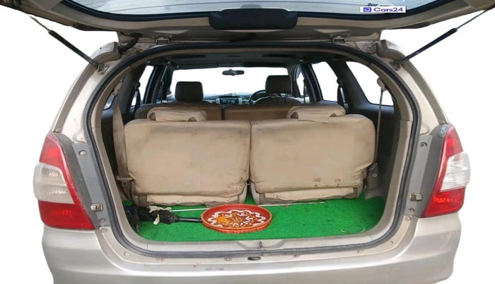 2014 Toyota Innova 2.5 GX 8 STR, Diesel, Manual, 68,494 km, exterior