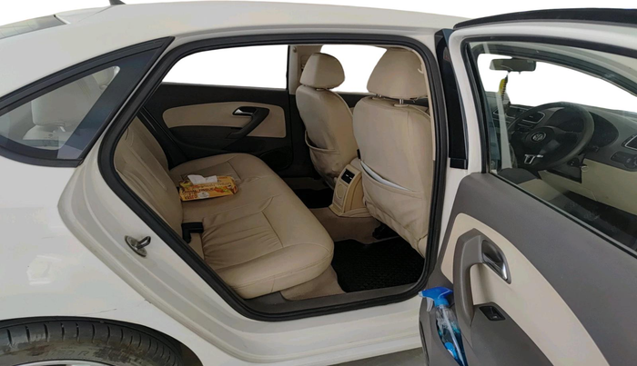 2011 Volkswagen Vento HIGHLINE 1.6 MPI, Petrol, Manual, 1,24,355 km, interior