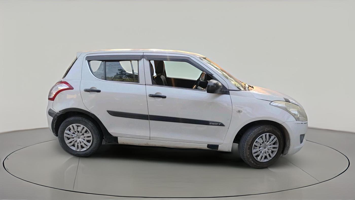 2013 Maruti Swift LXI, CNG, Manual, 1,16,929 km, exterior