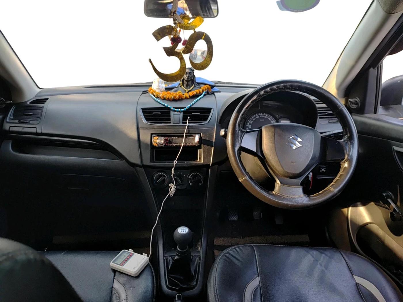 2013 Maruti Swift LXI, CNG, Manual, 1,16,929 km, interior