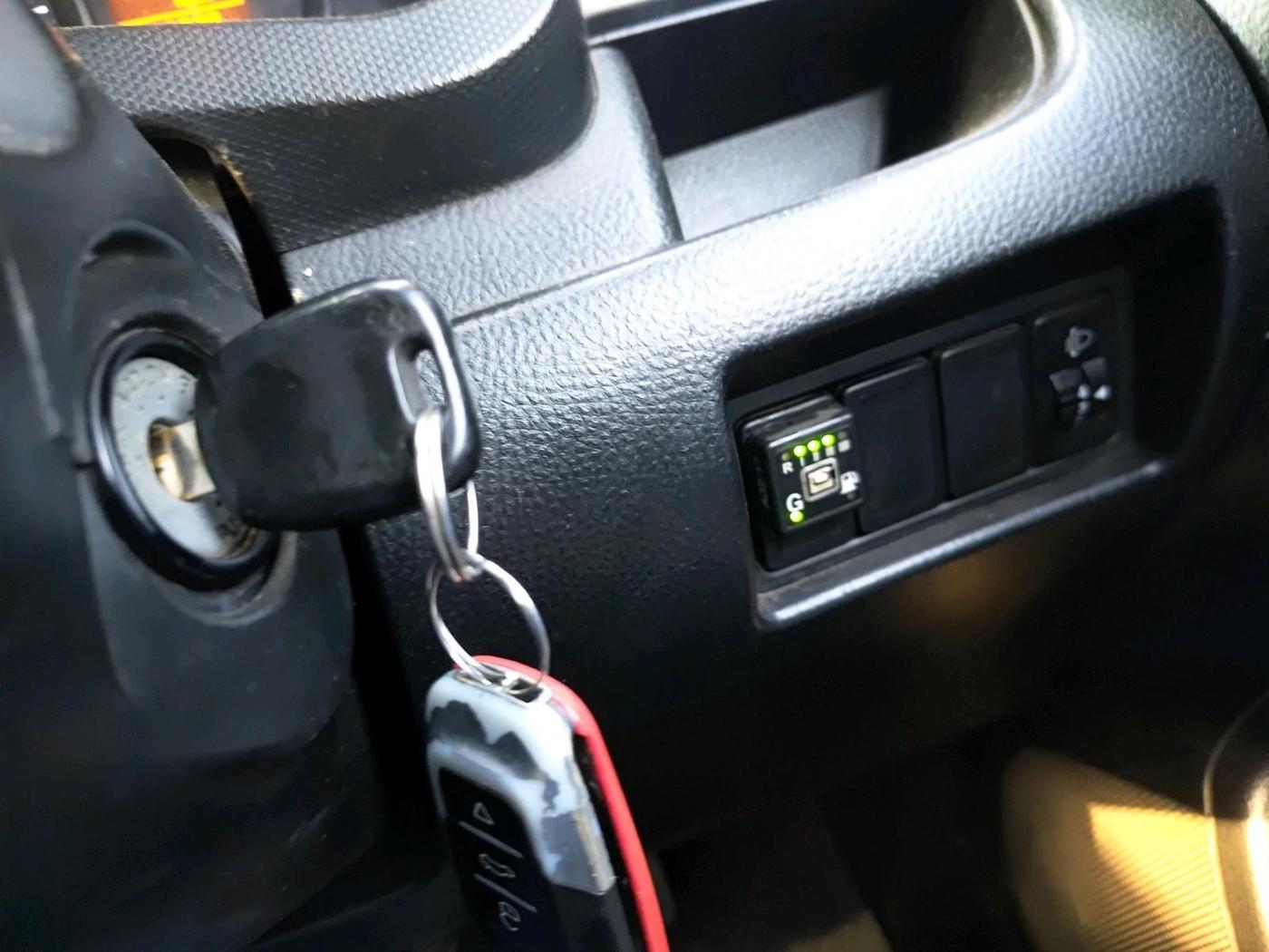 2013 Maruti Swift LXI, CNG, Manual, 1,16,929 km, interior