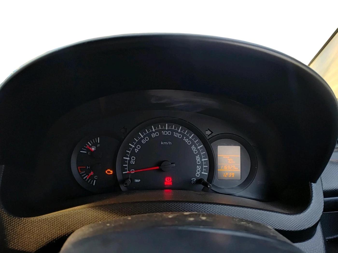 2013 Maruti Swift LXI, CNG, Manual, 1,16,929 km, interior