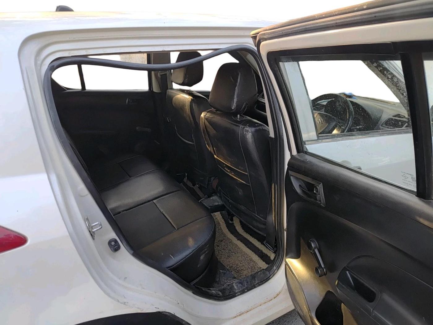 2013 Maruti Swift LXI, CNG, Manual, 1,16,929 km, interior