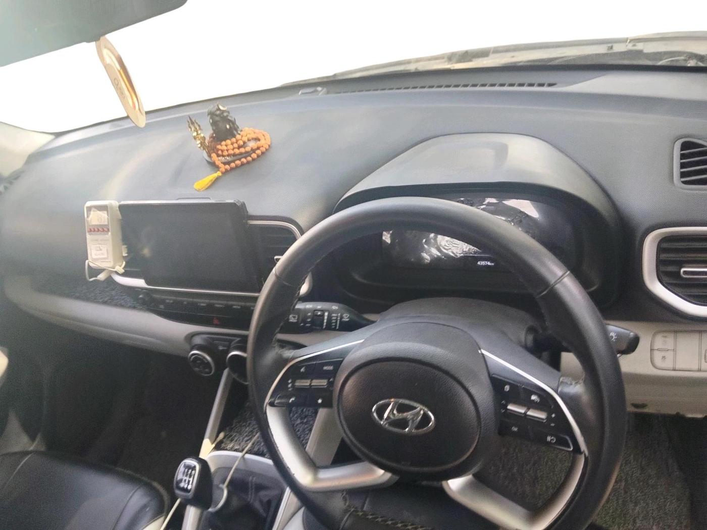 2024 Hyundai VENUE SX 1.5 CRDI, Diesel, Manual, 45,000 km, interior
