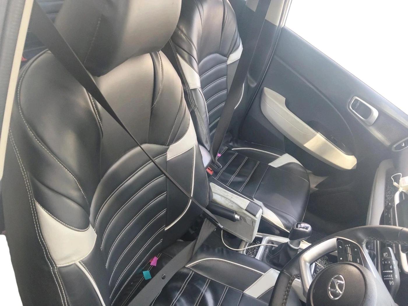 2024 Hyundai VENUE SX 1.5 CRDI, Diesel, Manual, 45,000 km, interior