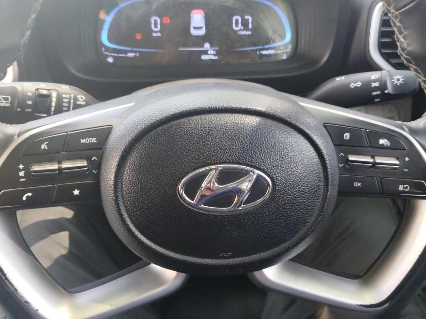 2024 Hyundai VENUE SX 1.5 CRDI, Diesel, Manual, 45,000 km, interior