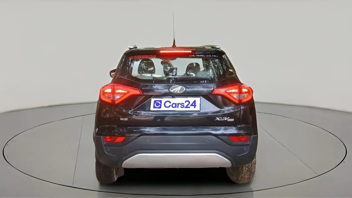 2020 Mahindra XUV300 W8 (O) 1.2 PETROL, Petrol, Manual, 97,661 km, exterior