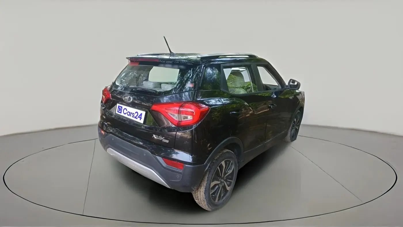 2020 Mahindra XUV300 W8 (O) 1.2 PETROL, Petrol, Manual, 97,661 km, exterior