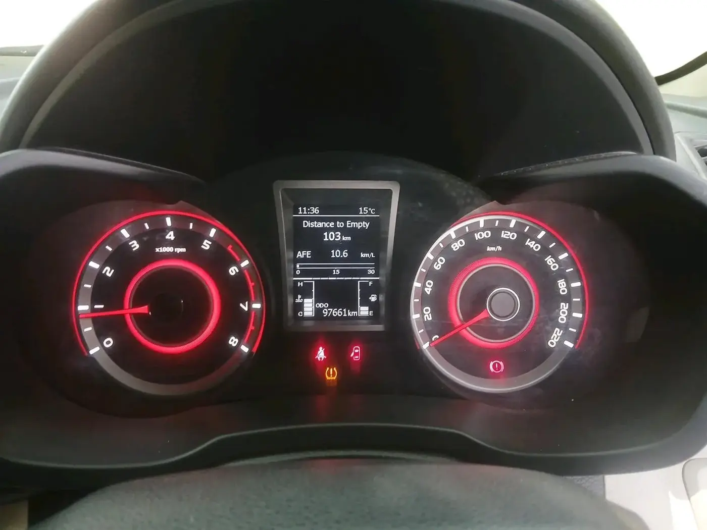 2020 Mahindra XUV300 W8 (O) 1.2 PETROL, Petrol, Manual, 97,661 km, interior