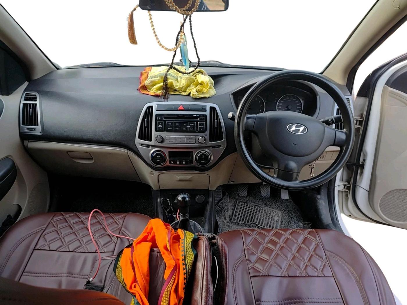 2013 Hyundai i20 MAGNA 1.2, Petrol, Manual, 1,16,150 km, interior