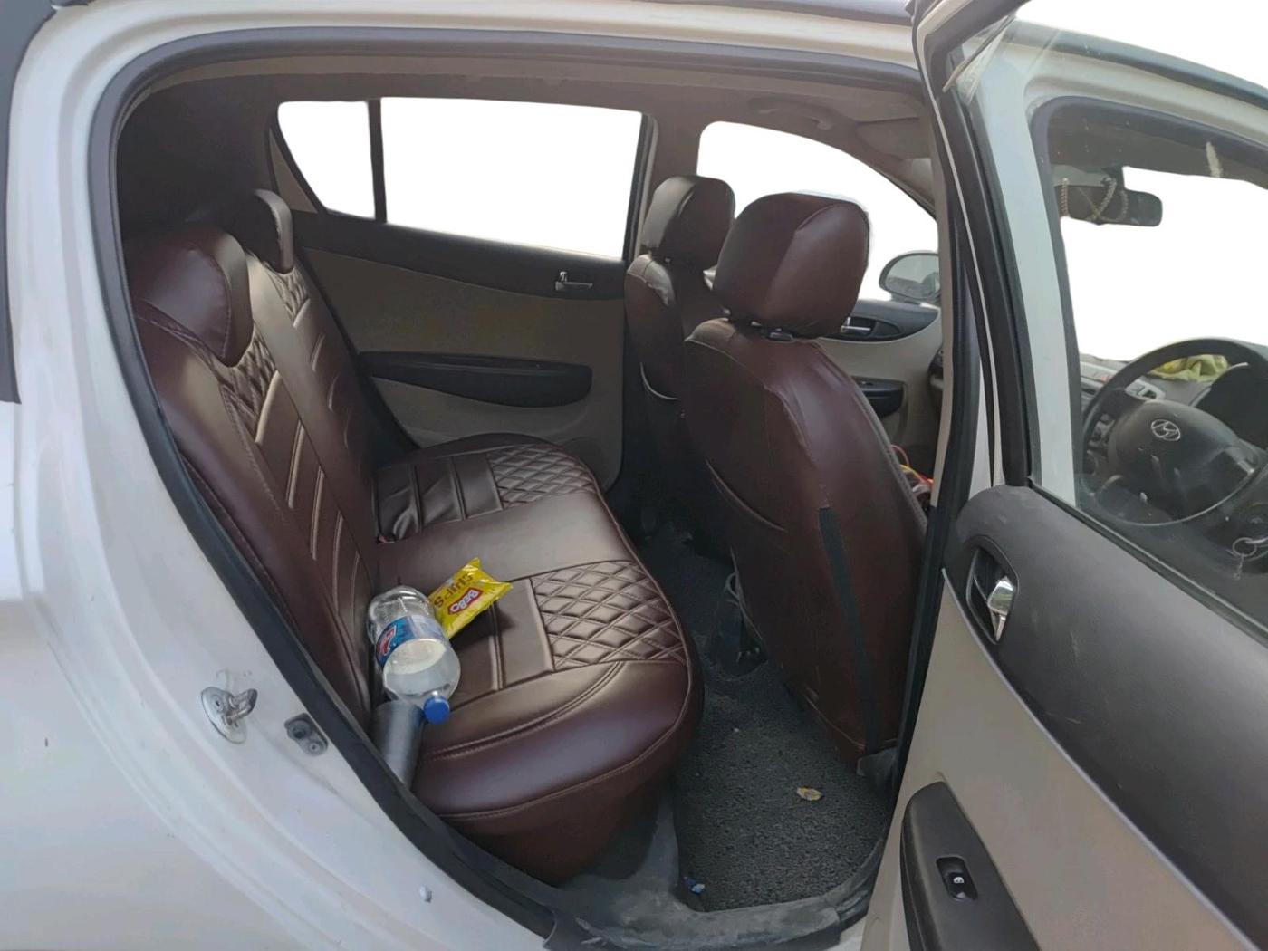 2013 Hyundai i20 MAGNA 1.2, Petrol, Manual, 1,16,150 km, interior