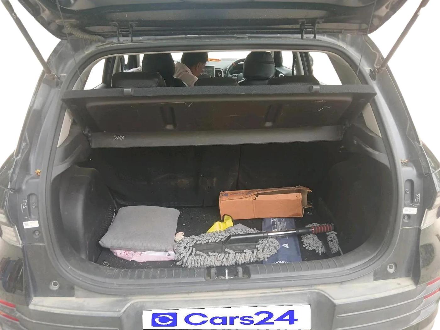 2024 Hyundai VENUE S (O) Plus 1.2 Petrol , Petrol, Manual, 13,315 km, exterior