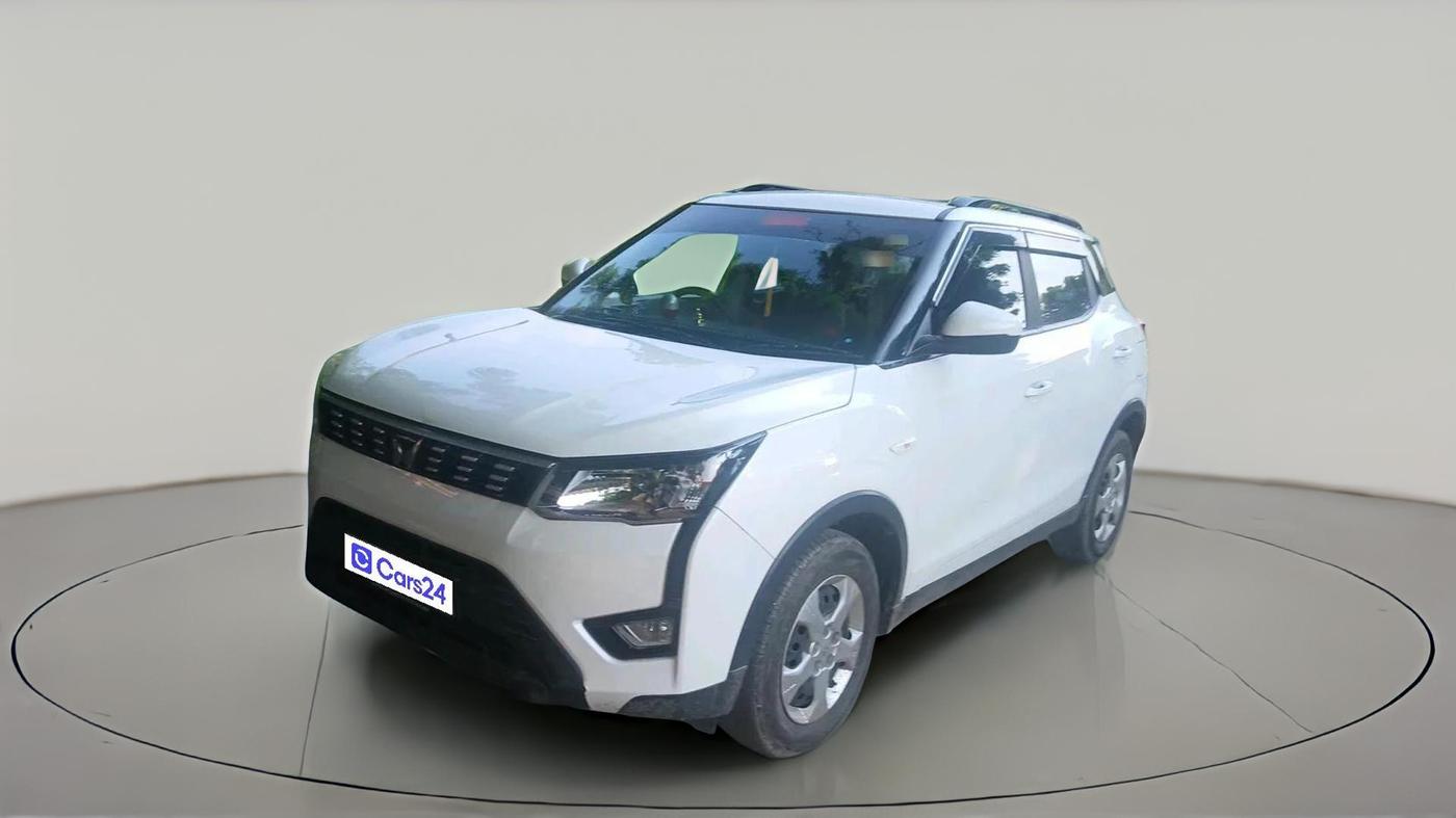2023 Mahindra XUV300 W6 1.2 PETROL, Petrol, Manual, 30,575 km, exterior