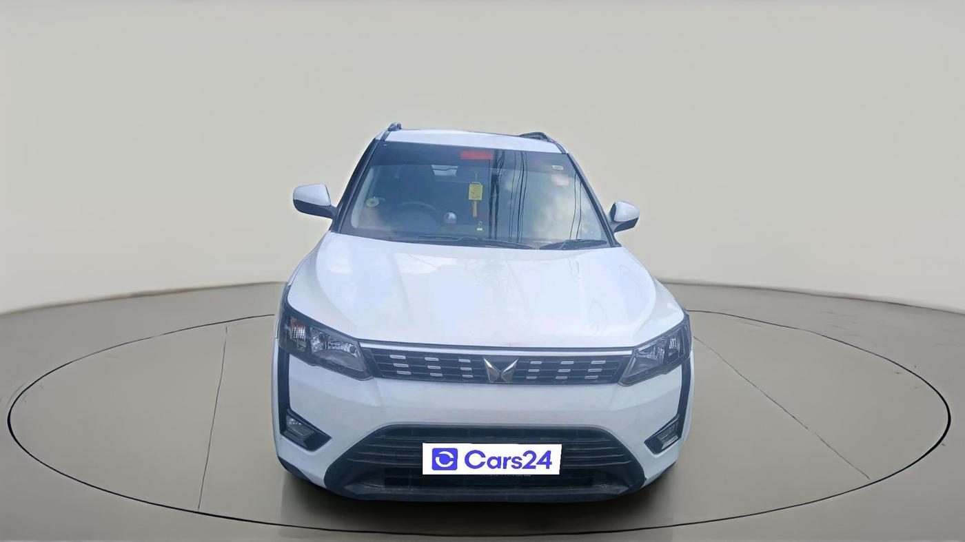 2023 Mahindra XUV300 W6 1.2 PETROL, Petrol, Manual, 30,575 km, exterior