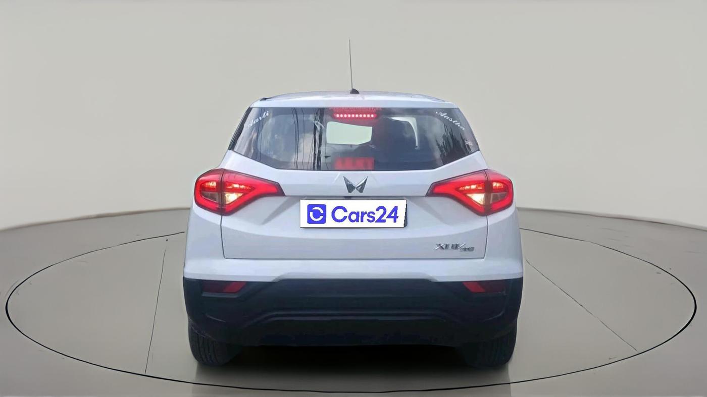 2023 Mahindra XUV300 W6 1.2 PETROL, Petrol, Manual, 30,575 km, exterior